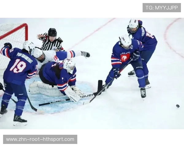 冰球球迷花式助威上演看台秀